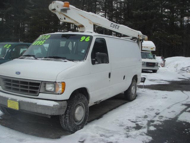 Ford Econoline E320 Sedan 4D Passenger Van