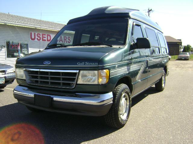 Ford Econoline E320 Sedan 4D Passenger Van