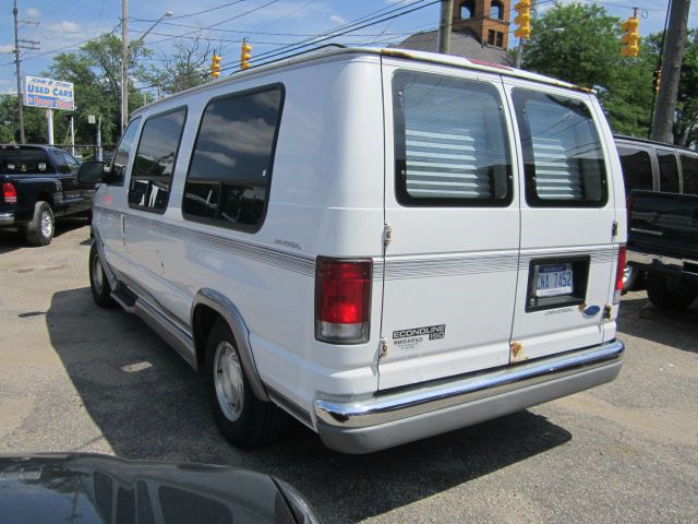 Ford Econoline 1997 photo 14