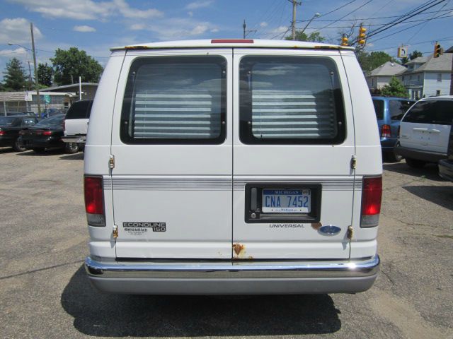 Ford Econoline 1997 photo 16