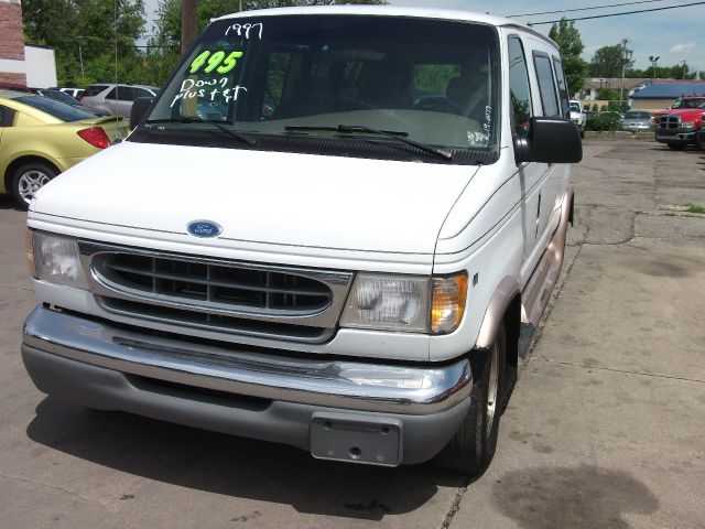 Ford Econoline 1997 photo 1