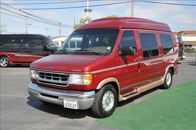 Ford Econoline Eddie Bauer 4.6L 4WD Passenger Van