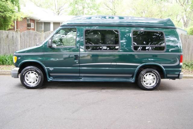 Ford Econoline XLS 4. Passenger Van