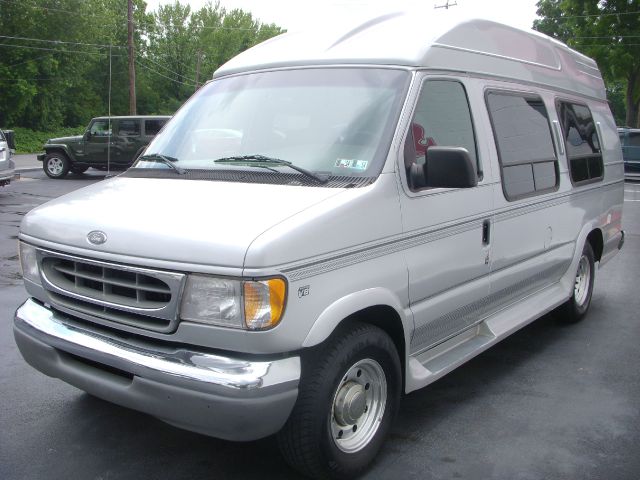 Ford Econoline 1999 photo 1