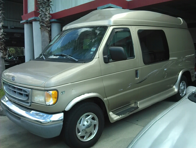 Ford Econoline 1999 photo 1