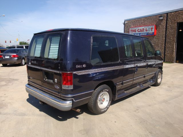 Ford Econoline 1999 photo 1