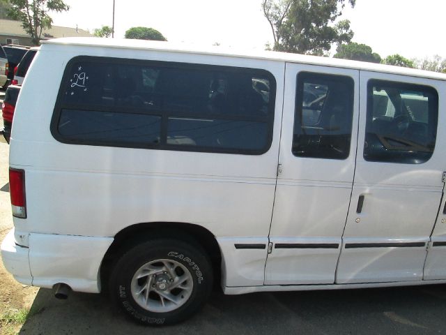 Ford Econoline 1999 photo 2