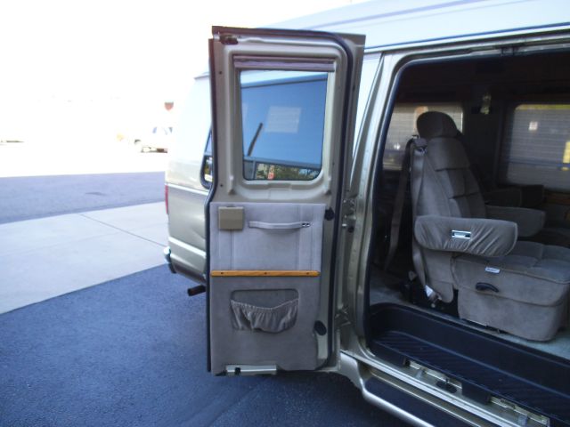 Ford Econoline 328 Ci Passenger Van