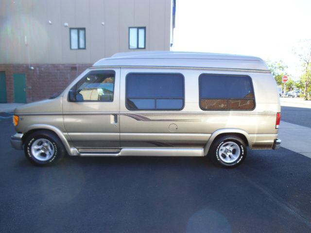 Ford Econoline 1999 photo 1