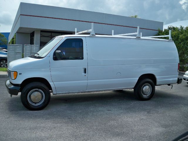 Ford Econoline 1999 photo 1