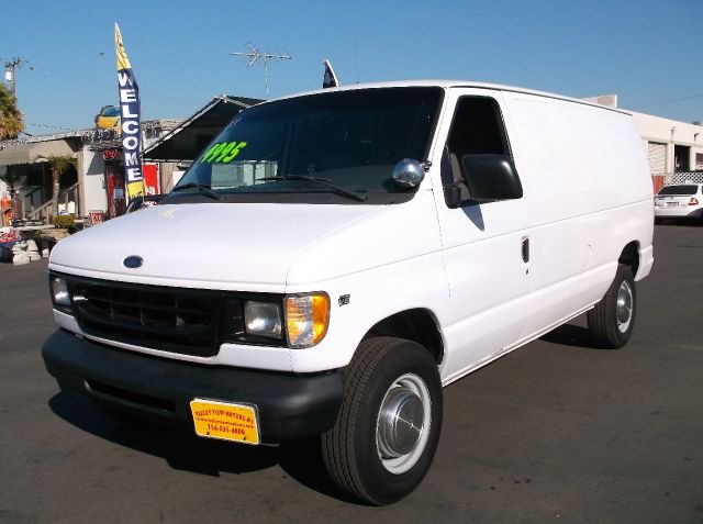 Ford Econoline 1999 photo 1