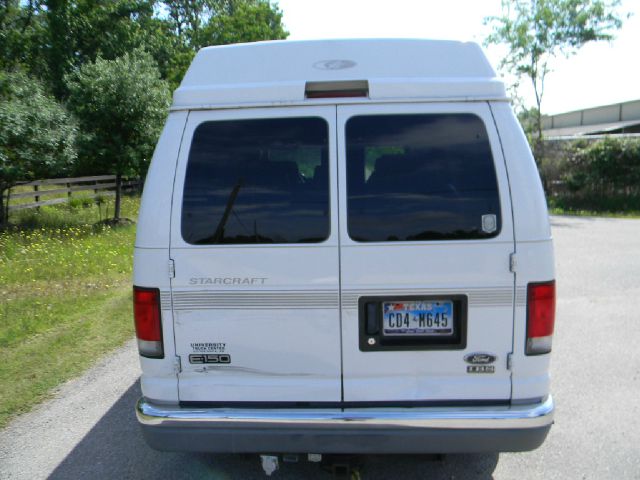 Ford Econoline 2000 photo 1