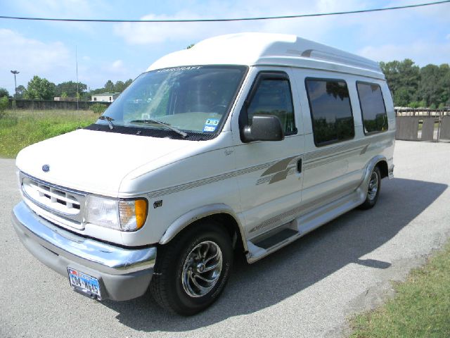 Ford Econoline 2000 photo 4