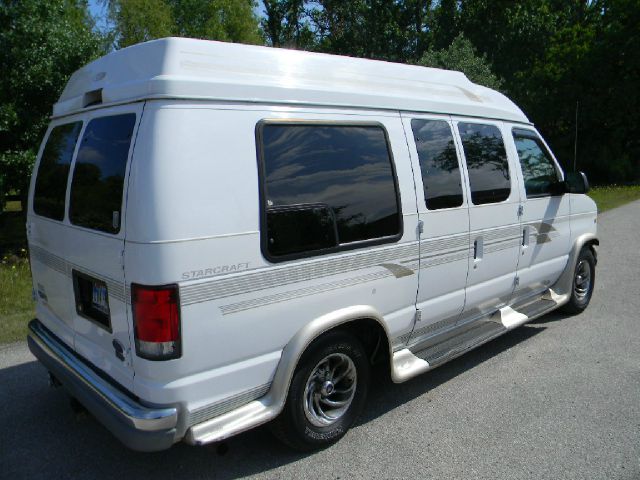 Ford Econoline 2000 photo 7