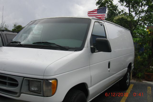 Ford Econoline 2000 photo 3