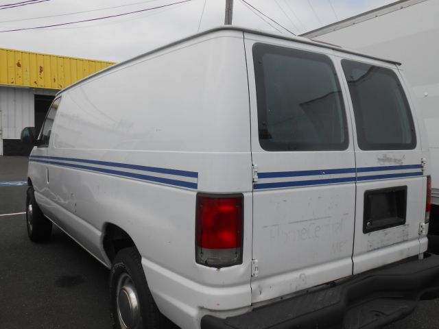 Ford Econoline 2000 photo 1