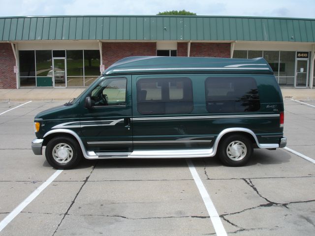 Ford Econoline 2000 photo 1