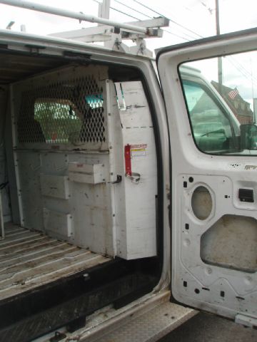 Ford Econoline 2000 photo 14