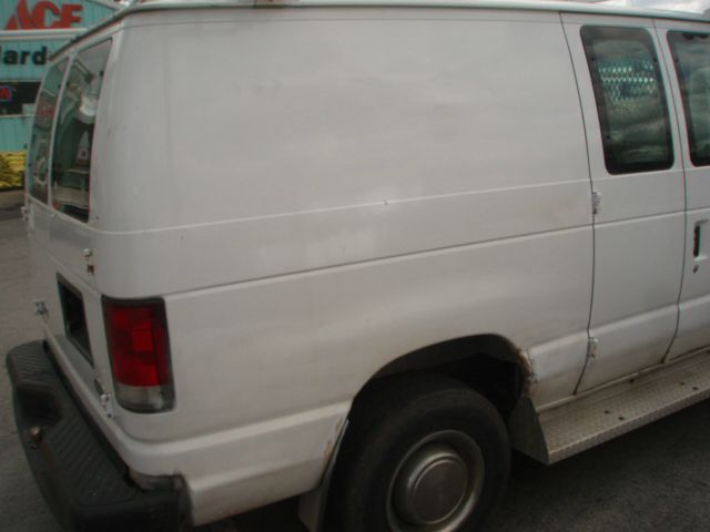 Ford Econoline 2000 photo 15