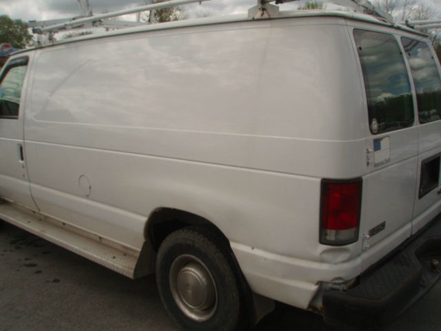 Ford Econoline 2000 photo 23