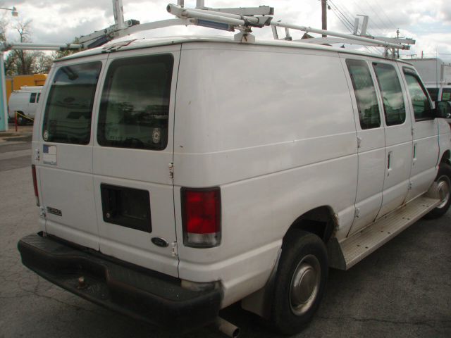 Ford Econoline 2000 photo 24