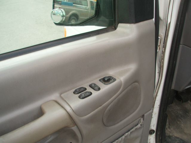 Ford Econoline 2000 photo 66