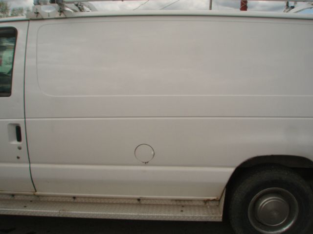 Ford Econoline 2000 photo 9