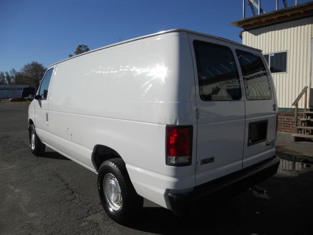 Ford Econoline 2000 photo 1