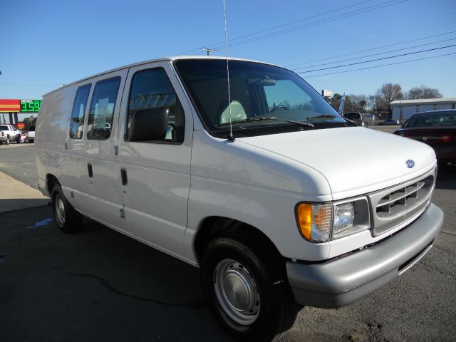 Ford Econoline 2000 photo 2