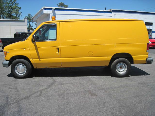 Ford Econoline 2000 photo 2