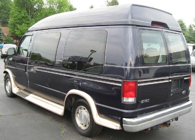 Ford Econoline 2000 photo 10