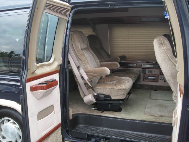 Ford Econoline 2000 photo 16