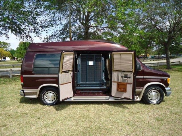 Ford Econoline 4WD SLT Passenger Van