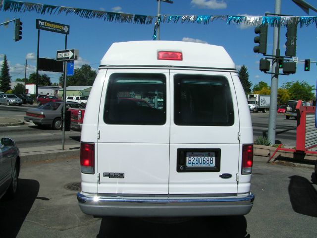 Ford Econoline 2000 photo 2