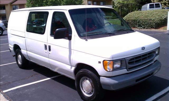 Ford Econoline 2000 photo 1