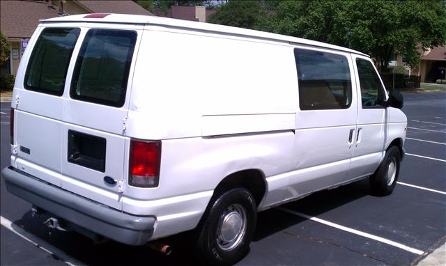 Ford Econoline 2000 photo 2