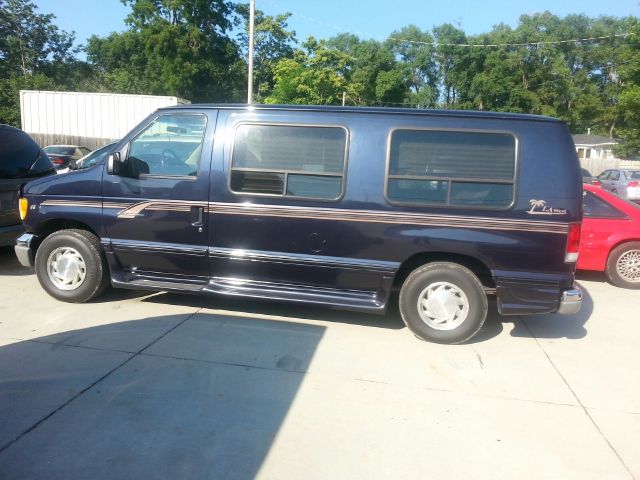 Ford Econoline 2000 photo 1