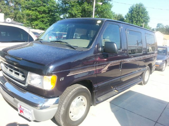 Ford Econoline 2000 photo 2