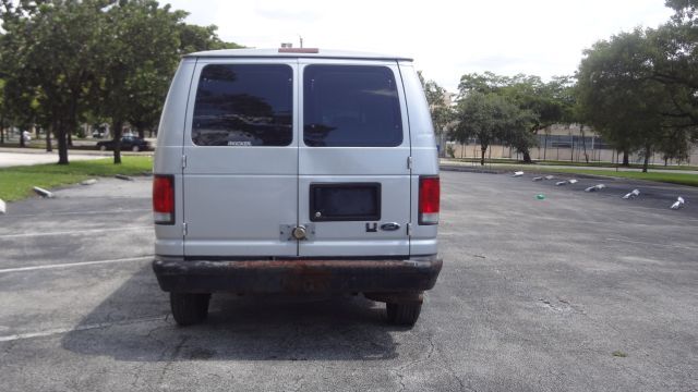 Ford Econoline 2000 photo 3