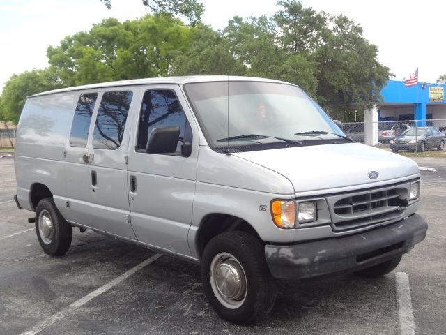 Ford Econoline 2000 photo 4