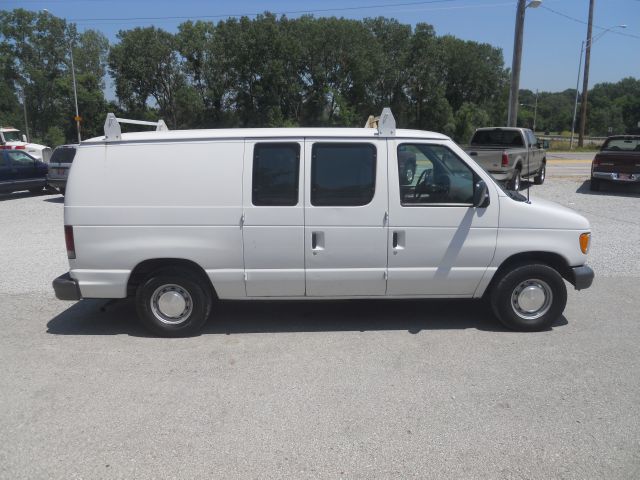 Ford Econoline 2000 photo 2