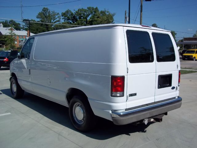 Ford Econoline 2000 photo 4