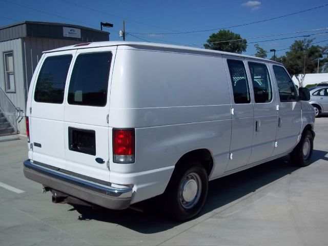 Ford Econoline 2000 photo 8