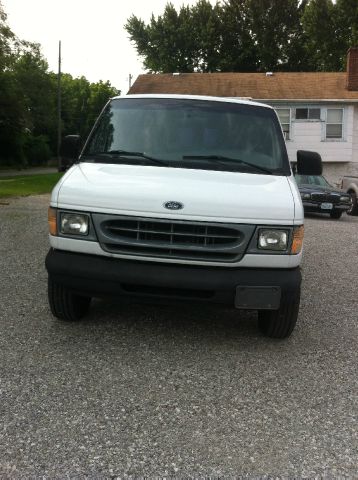 Ford Econoline 2000 photo 2