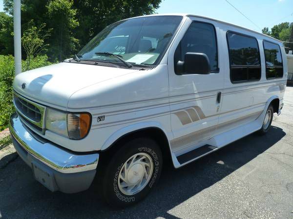 Ford Econoline 2000 photo 3