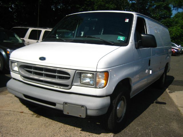 Ford Econoline 2000 photo 1