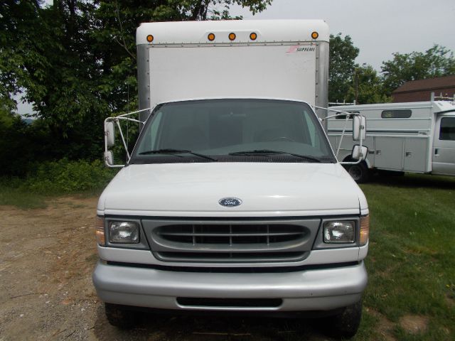 Ford Econoline 2000 photo 10