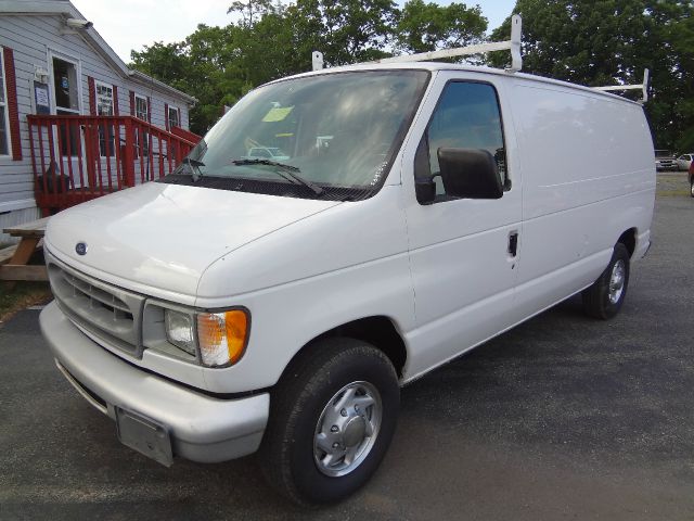 Ford Econoline S 2-door Hatchback Passenger Van