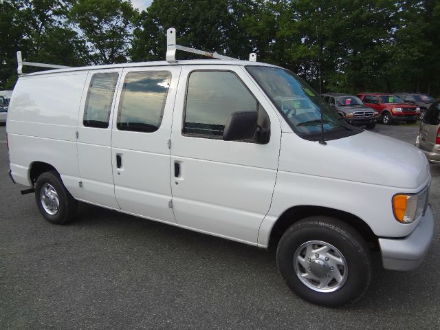 Ford Econoline 2000 photo 2