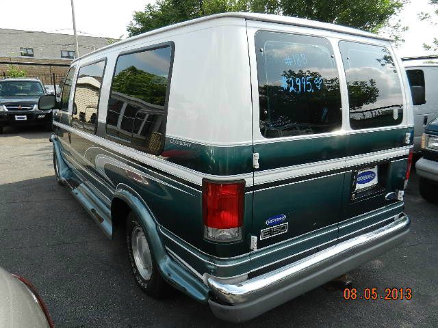 Ford Econoline 2000 photo 1